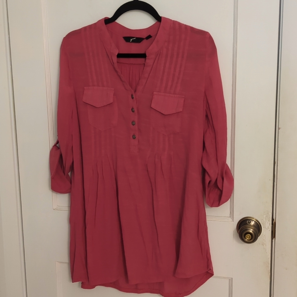 GNW Sz L Dark Pink Tunic w/Two Pockets and Accent Buttons on Half Sleeves